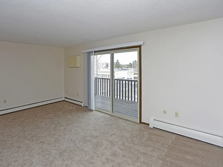 822 Baylis St — Photo 3