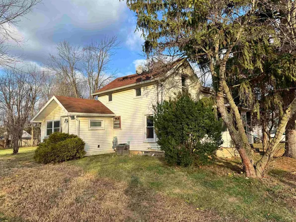 838 Dennis St, Adrian, MI 49221