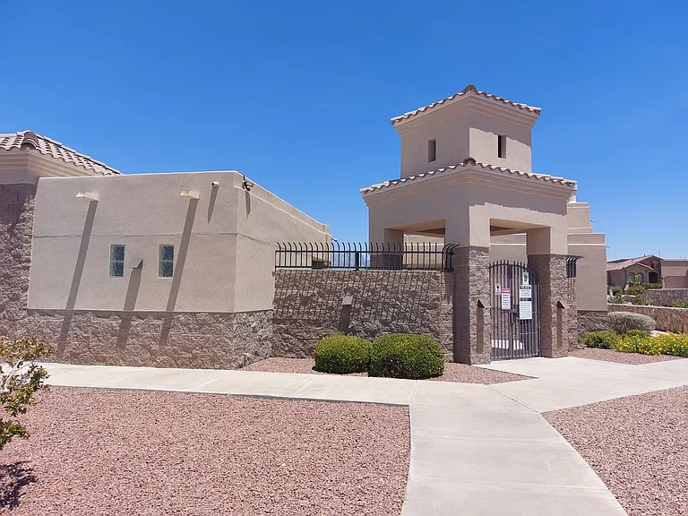 2417 Cortina Mnr — Photo 7