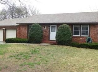 9105 Summit St, Lenexa, KS 66215