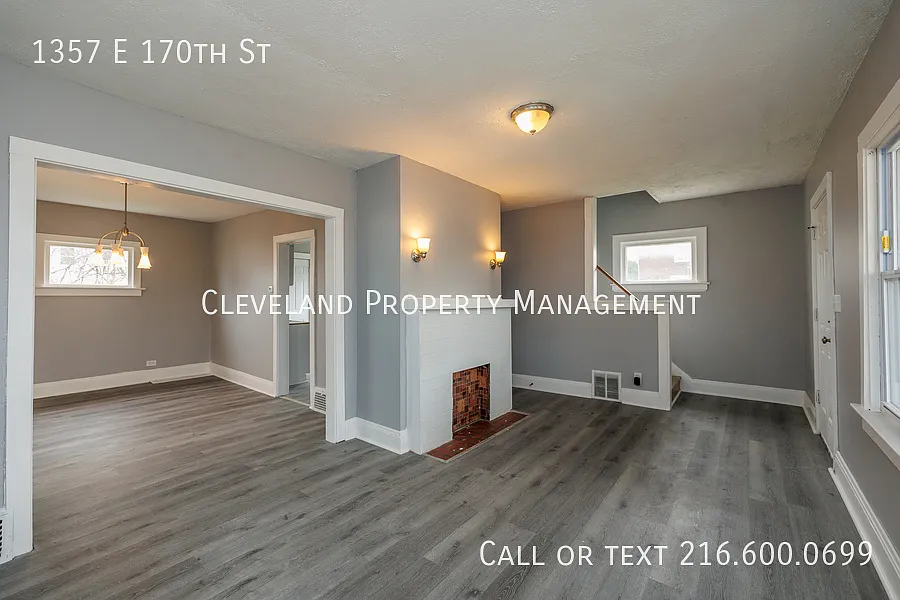 3 bedroom colonial — Photo 2