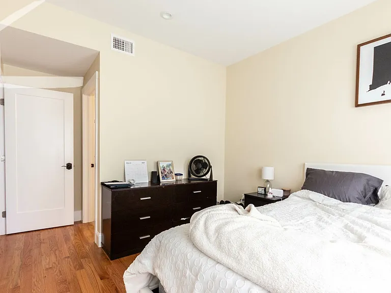 17 Glencoe St #202 — Photo 7