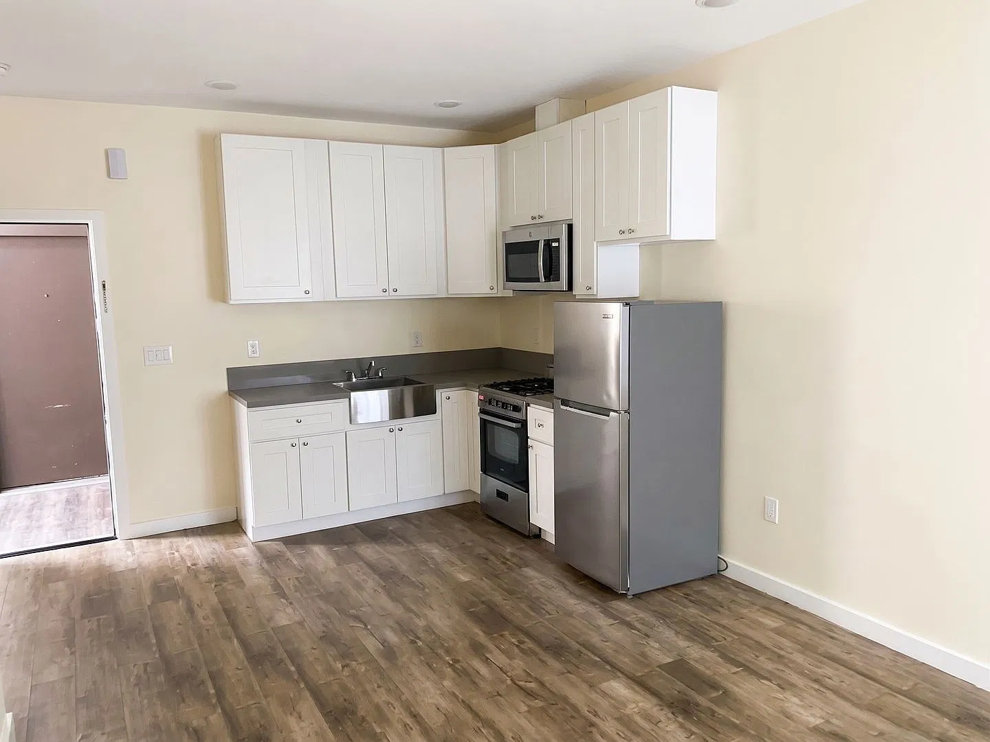 1 bed, 1.0 bath, 350 sqft, $1,650 — Photo 2