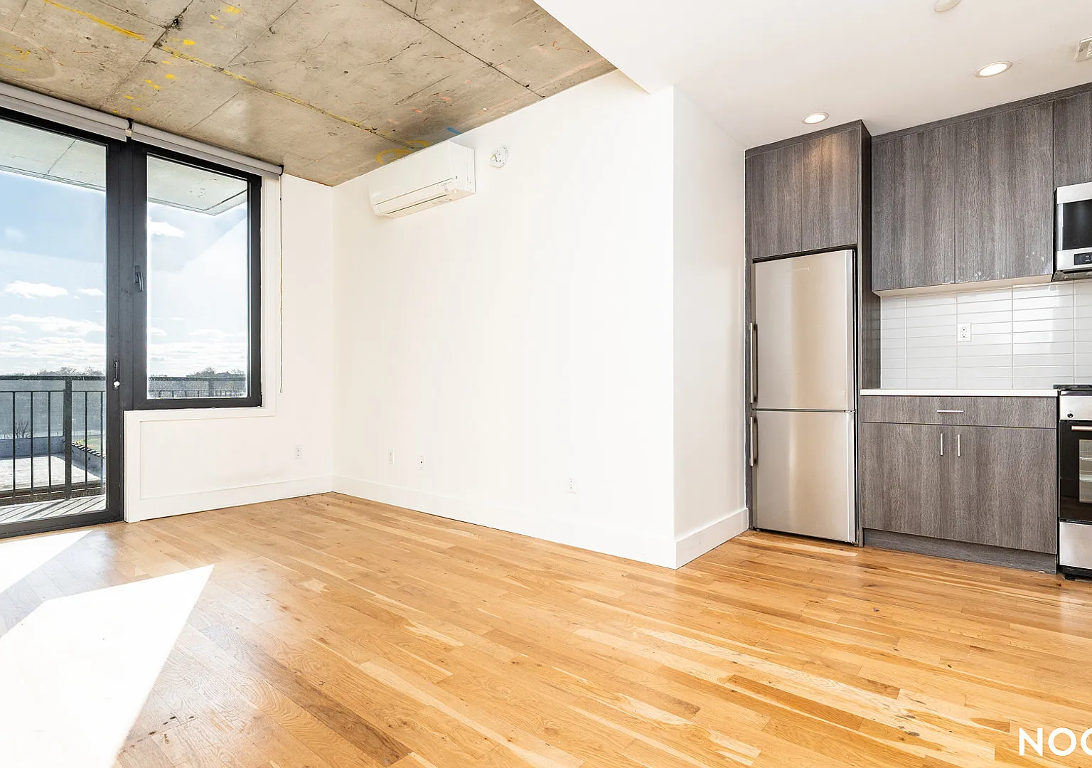 824 East New York Avenue — Photo 1