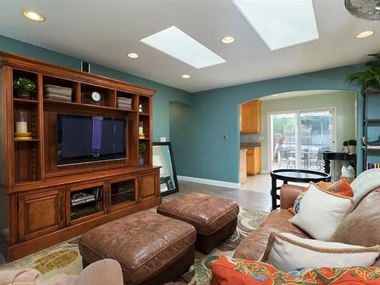 3011 Naugatuck Ave — Photo 4