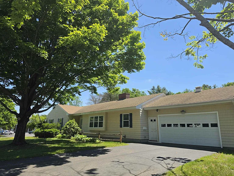 51 Eastern Ave — Photo 38