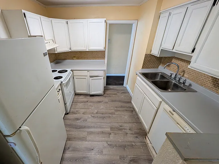 408 Gibbs Rd — Photo 2