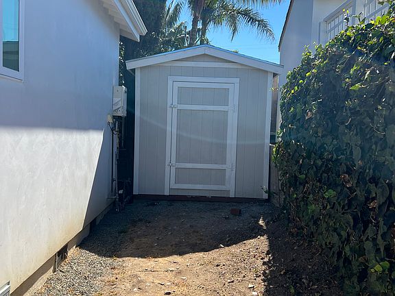 10x10 storage shed with light/locks