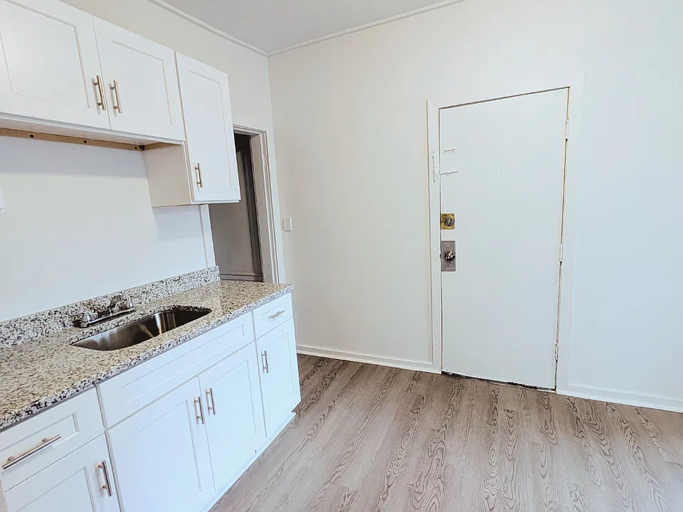 24 Coomes St #3R
