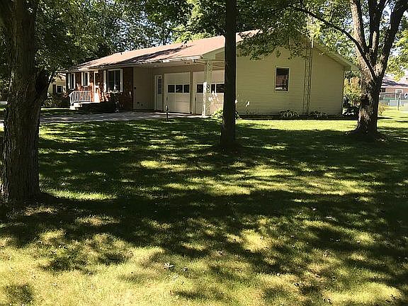View of side wooded lot.