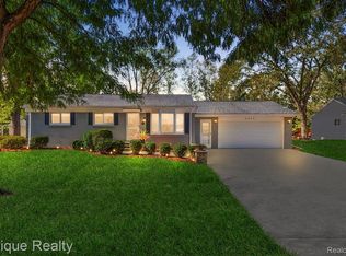 3915 Jennings Dr, Troy, MI 48083