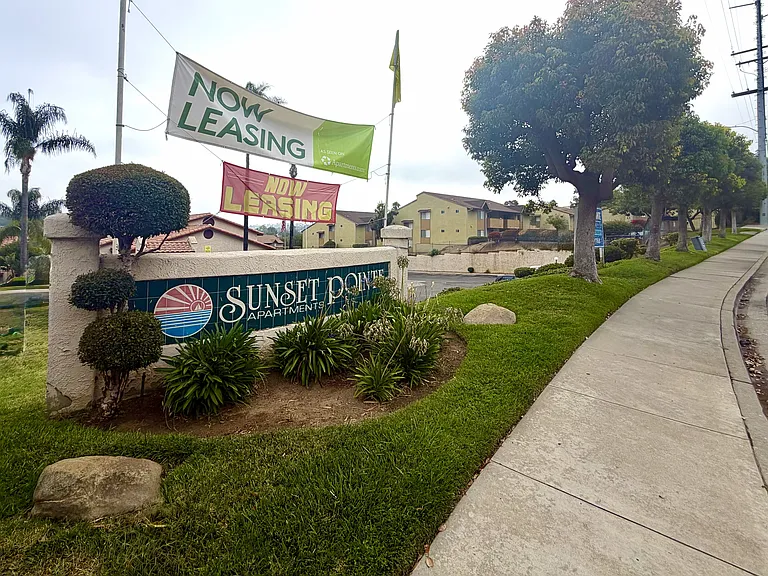 Sunset Pointe — Photo 16
