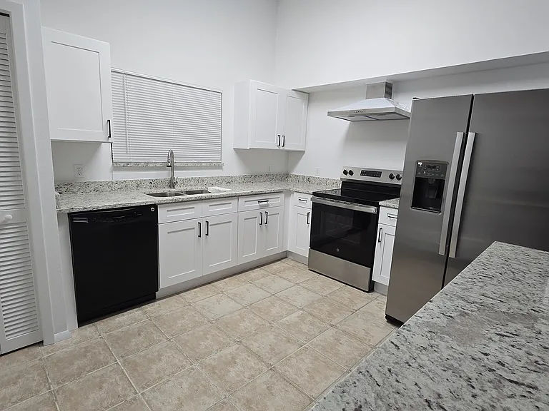 846 Grenadier Dr — Photo 8