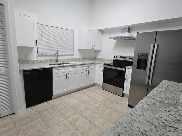 846 Grenadier Dr, Orlando, FL 32807