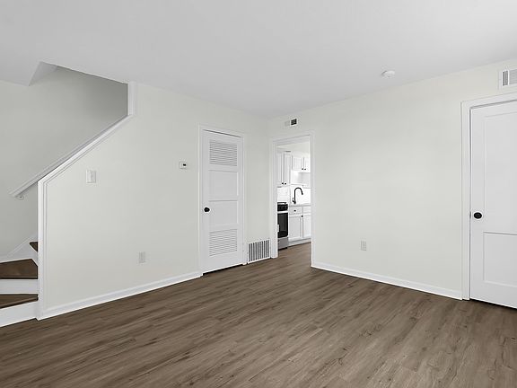 4th image of 702 S Hamilton Rd #1