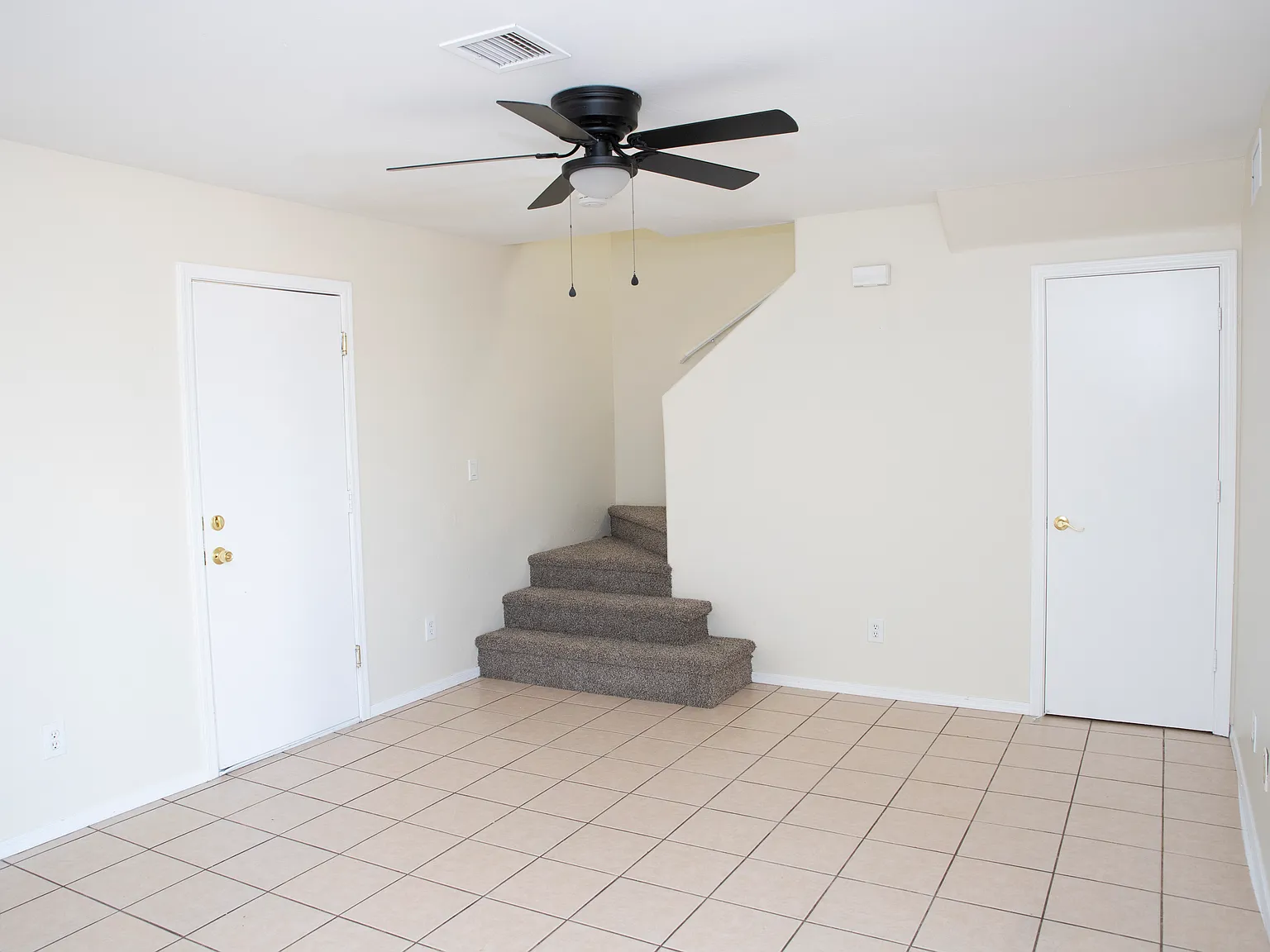 3 bed, 1200 sqft, $1,350 — Photo 3