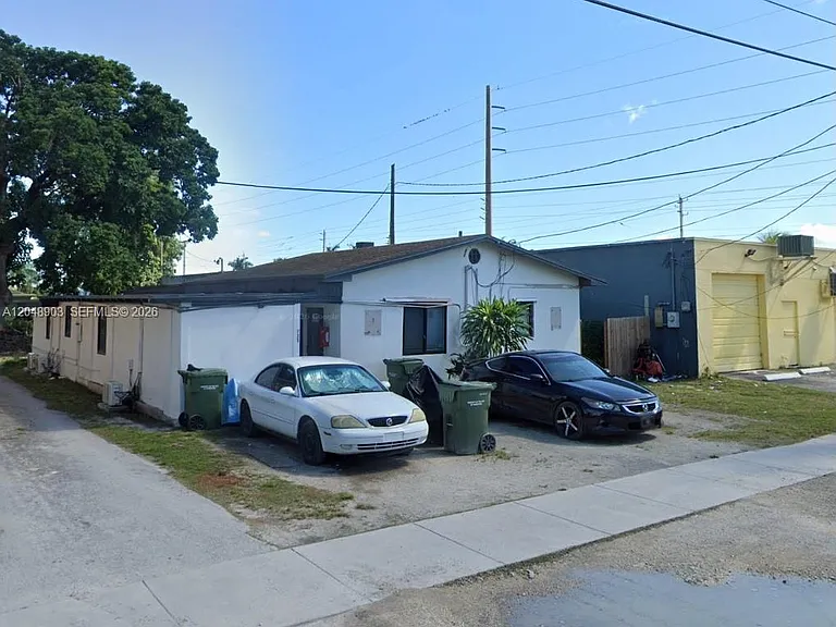 725 SW 1st Ave #1 — Photo 1