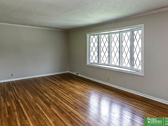 2nd image of 516 S 119th St