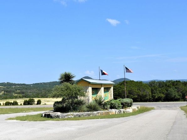 278 Canyon Dr, Bandera, TX 78003