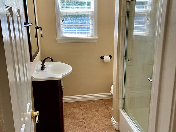 3rd image of 16144 W Sunset Blvd #4