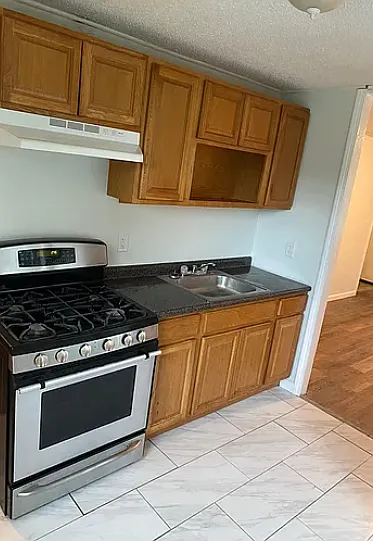17 Woodlawn Cir #17 — Photo 10