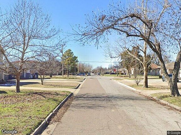 Exterior Neighborhood (street photo)
