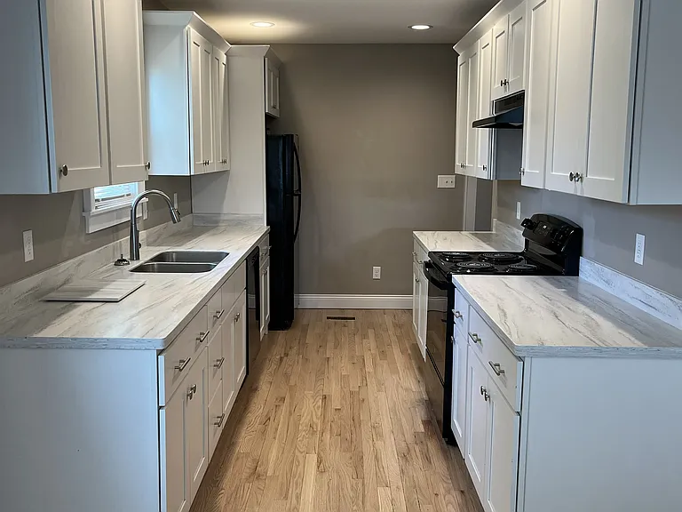 801 N Henderson Ave — Photo 5