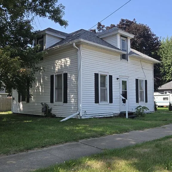 402 SW 3rd St — Photo 2