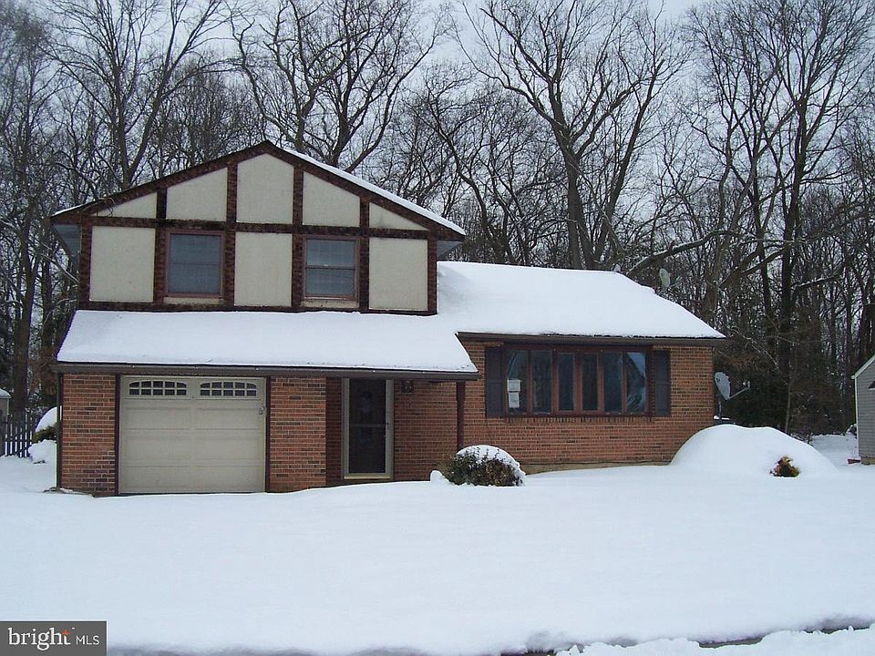 1st image of 211 Forrest Dr