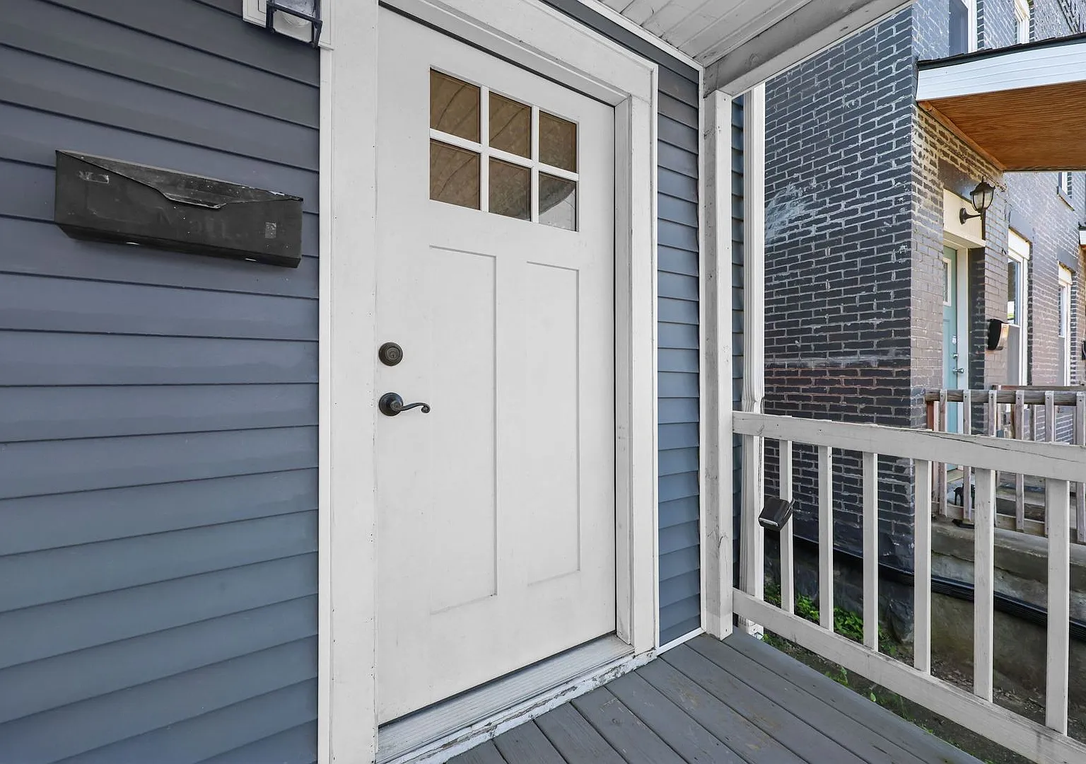 1635 Oak Street - Unit 1635 — Photo 2