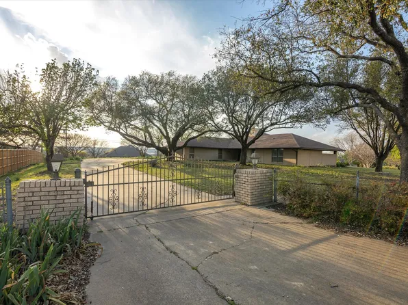305 Paint Pony Trl N, Fort Worth, TX 76108