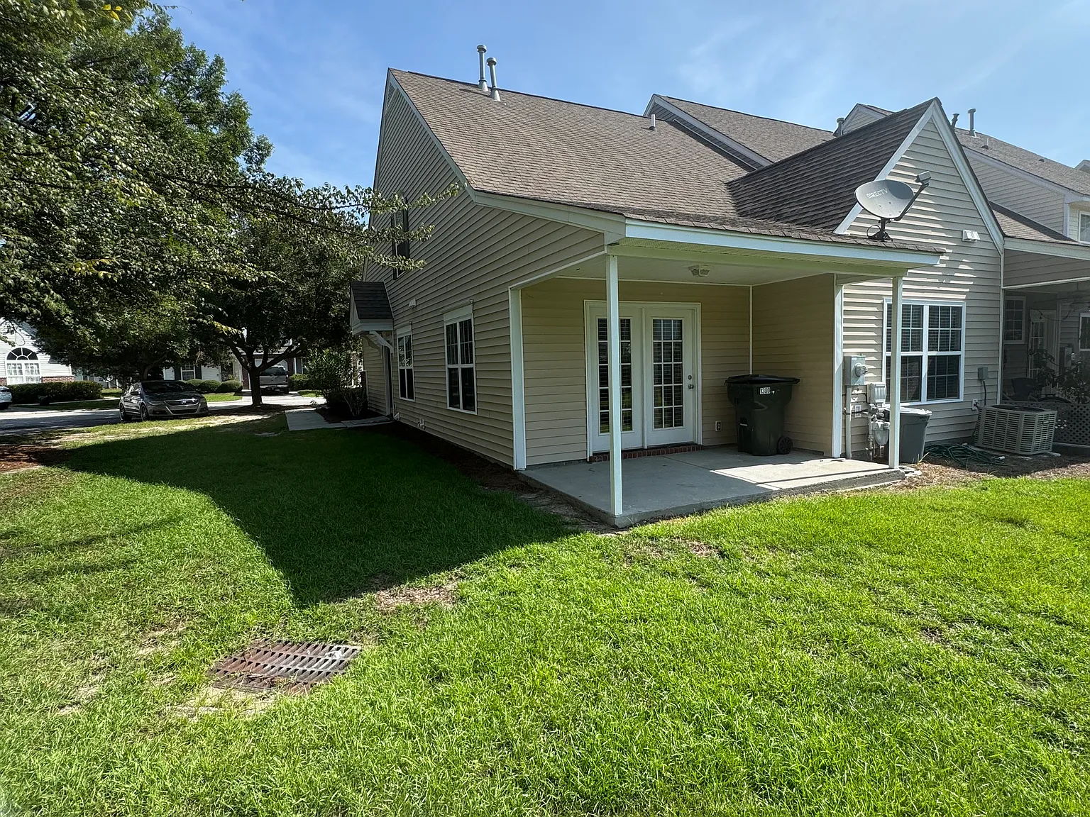 3 bed, 2.5 bath, 1601 sqft, $2,200 — Photo 2