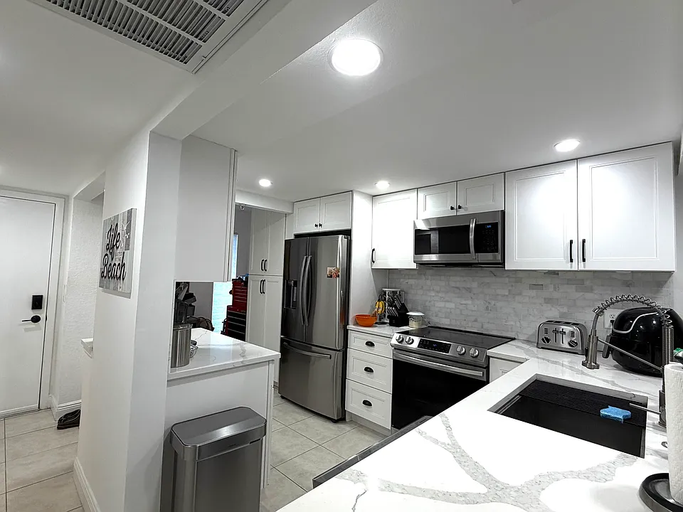 20 Royal Palm Way #3020