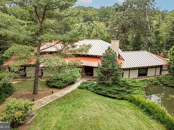 3rd image of 7263 Little River Ln