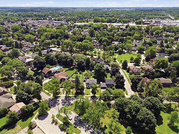 5th image of 250 Dufferin Ave
