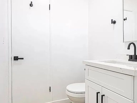 5th image of 901 Centinela Ave APT 11
