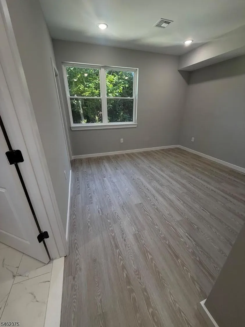 132 E Holsman St — Photo 3