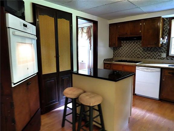 5th image of 229 Oberlin Dr