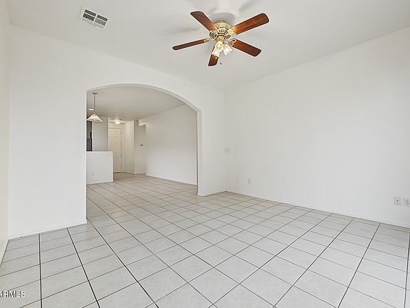 5th image of 46110 W SHERIDAN Road