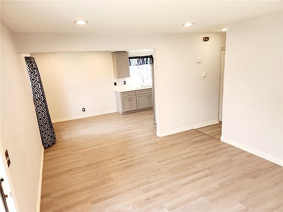 3rd image of 323 W 47th St