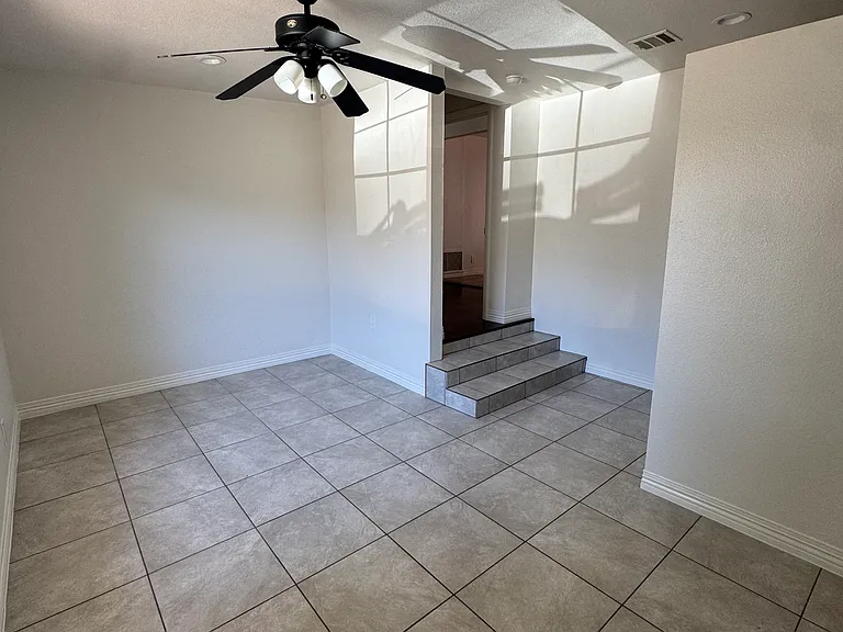 5766 Newcastle Ave — Photo 13