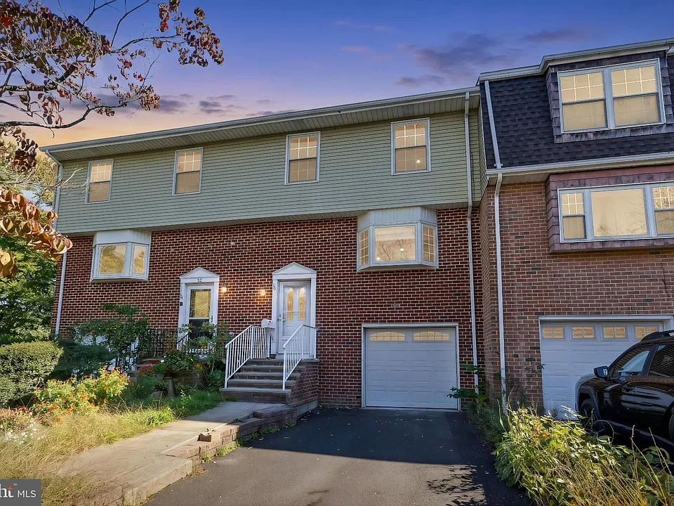 30 Trafalgar Ct