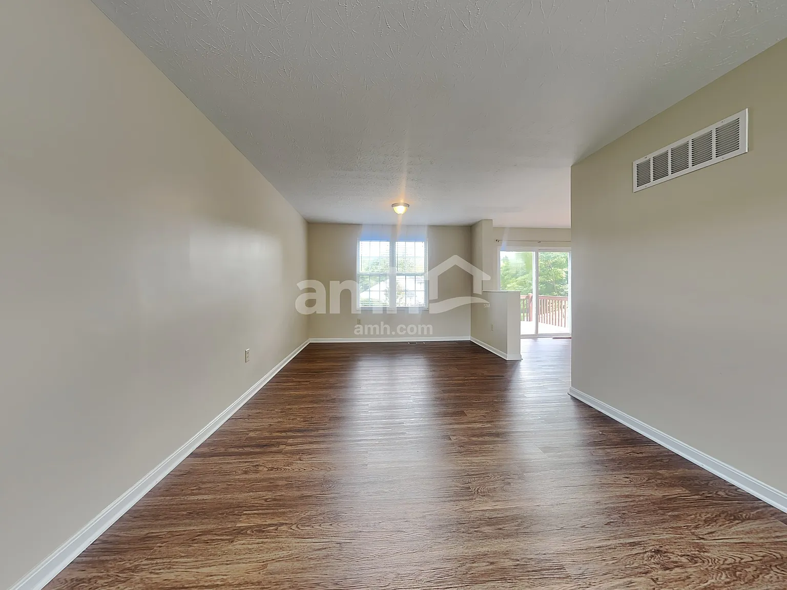 3 bed, 2.5 bath, 1876 sqft, $2,335 — Photo 4