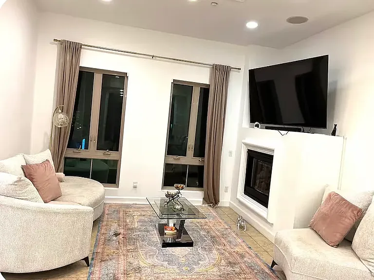 67 Vantis Dr — Photo 3