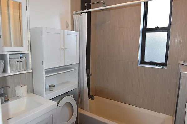 Rented by Zuz Realty | media 33