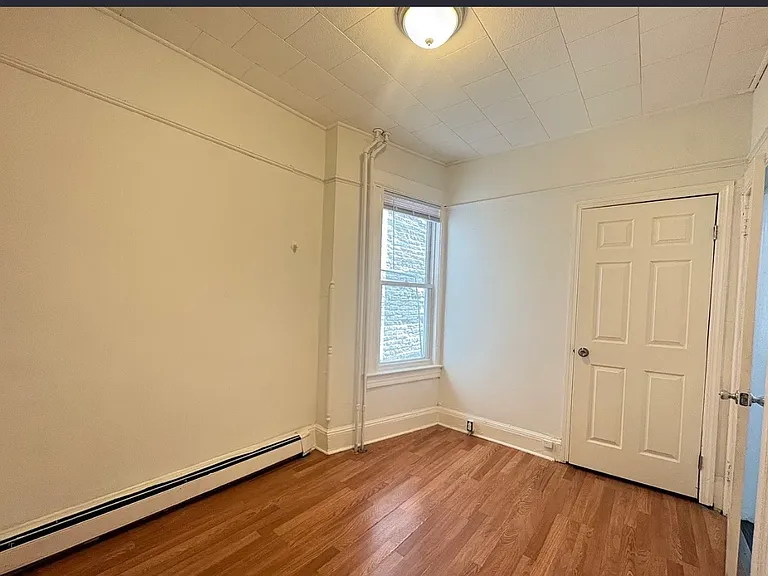 133 Boyd Ave #1B — Photo 4