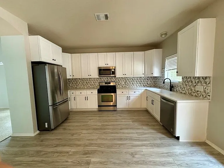 8301 Winterstein Dr — Photo 10