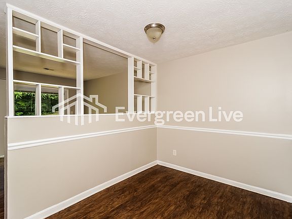 4th image of 340 River Chase Dr