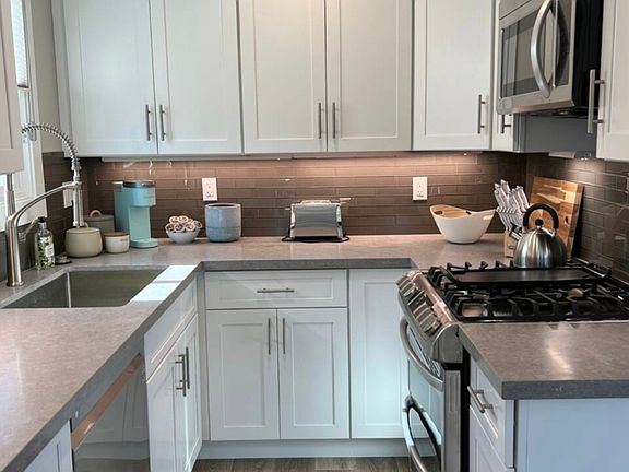 3rd image of 810 Coronado Ct