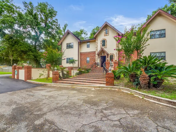 526 N 2nd St, Bay Saint Louis, MS 39520